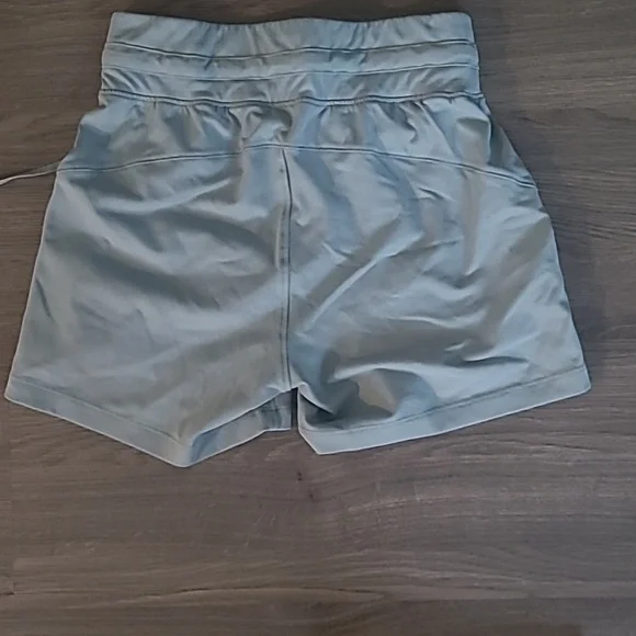 Shorts - Picture 3 of 3